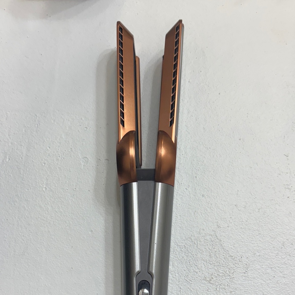 Dyson Hair straightener - Picture 1 of 3